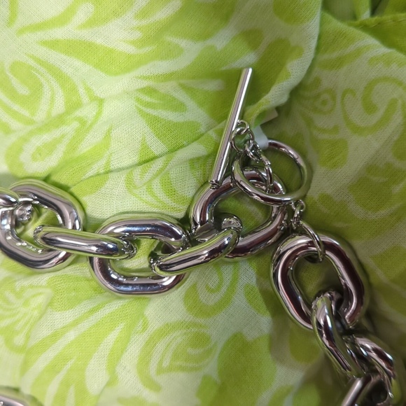 Toggle thick silver necklace. - Picture 5 of 5